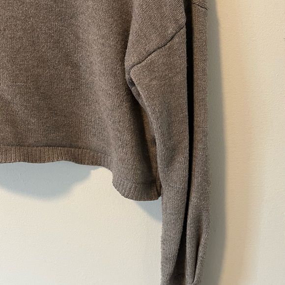Elenza Cropped Mock Neck Sweater - Picture 3 of 9